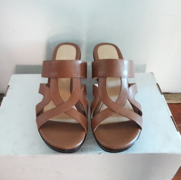 naturalizer leather sandals